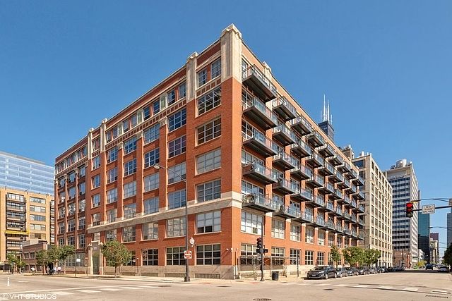 1st image of 333 S Des Plaines St #401