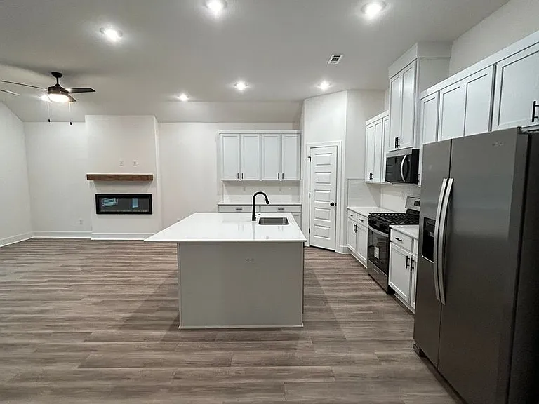 7001 E Sugarloaf St — Photo 3