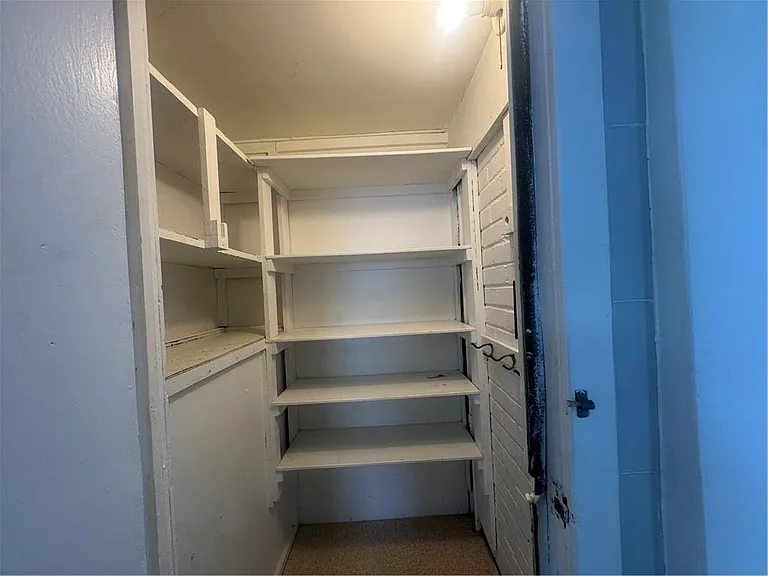 111 E Elm St — Photo 20