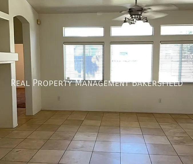 520 Windsor Park Dr — Photo 9