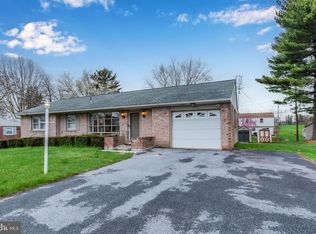 809 Eden Rd, Lancaster, PA 17601