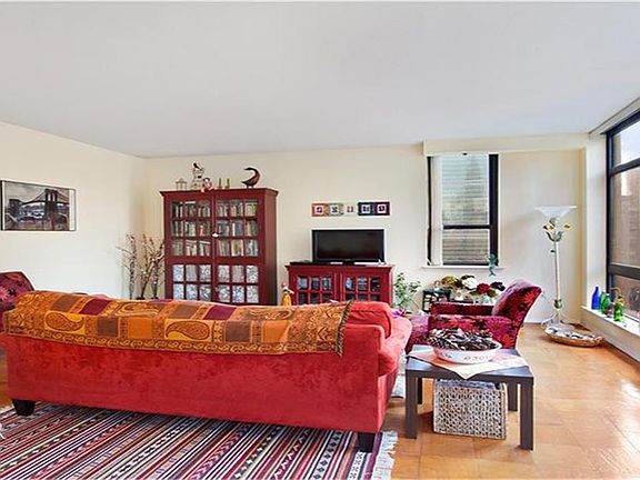 4th image of 303 E 43rd St APT 12A