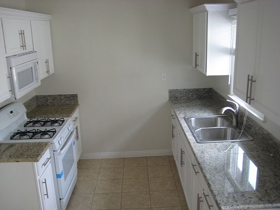 4th image of 22757 Del Valle St APT E