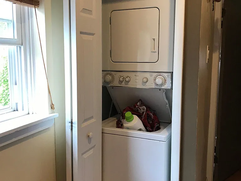327 Catharine St #6 — Photo 4