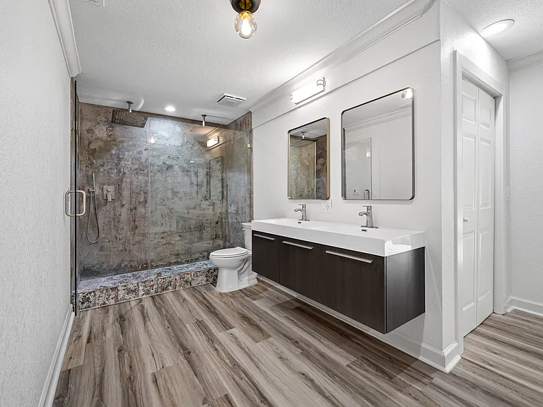 16324 Bonneville Dr — Photo 15