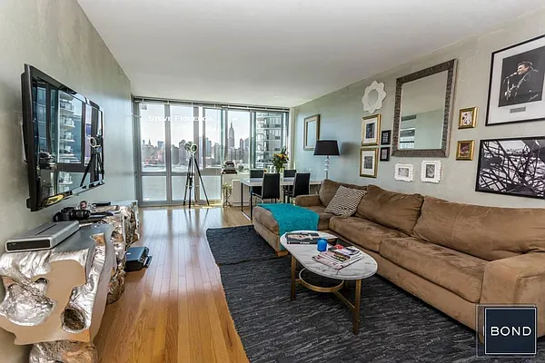 Rented by Bond New York | media 1