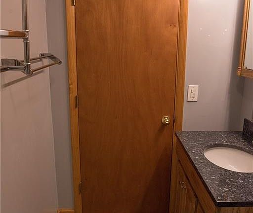 5th image of 414 Oxford Ave