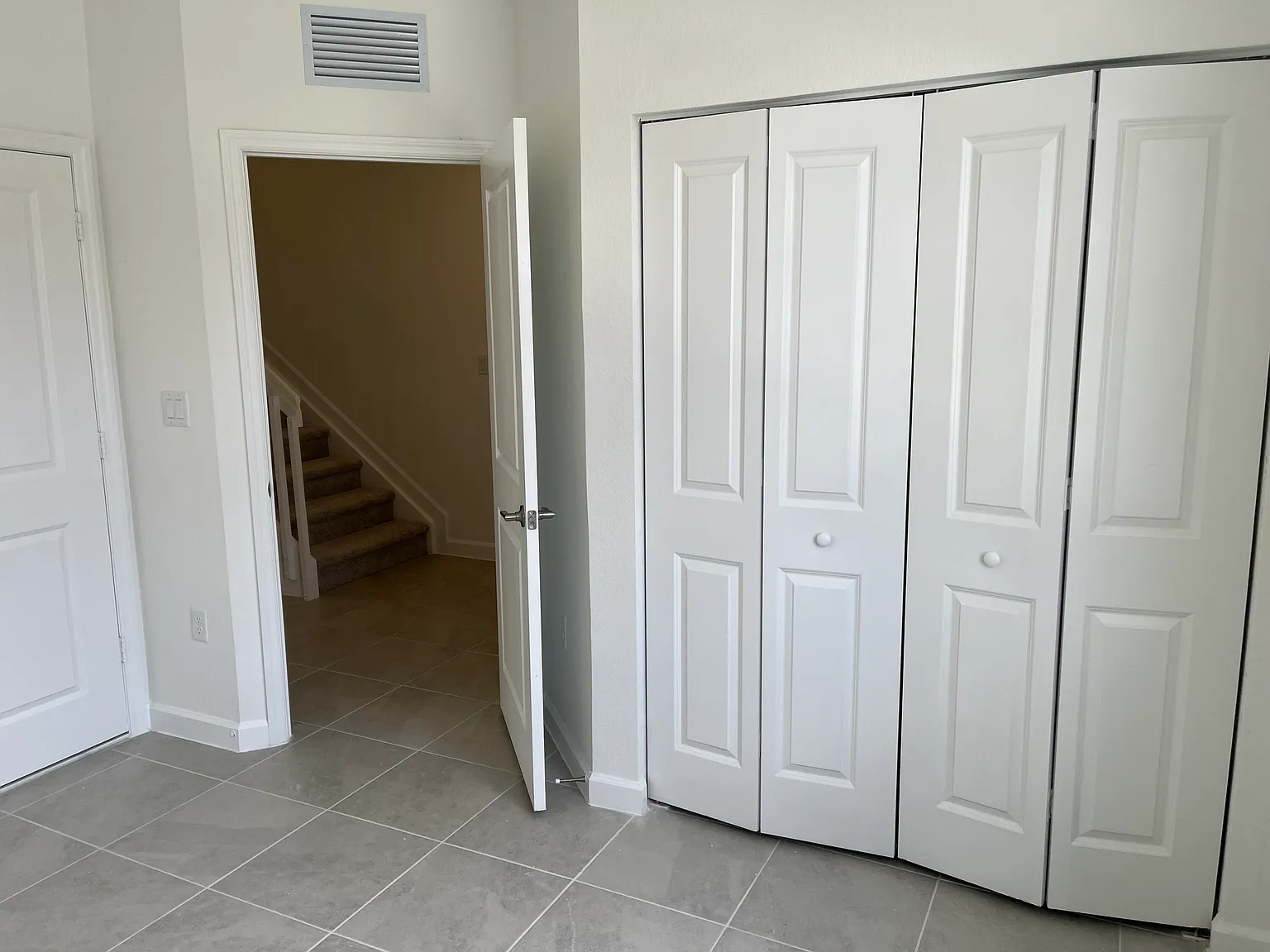 3 bed, 3.0 bath, 1328 sqft, $2,400 — Photo 3