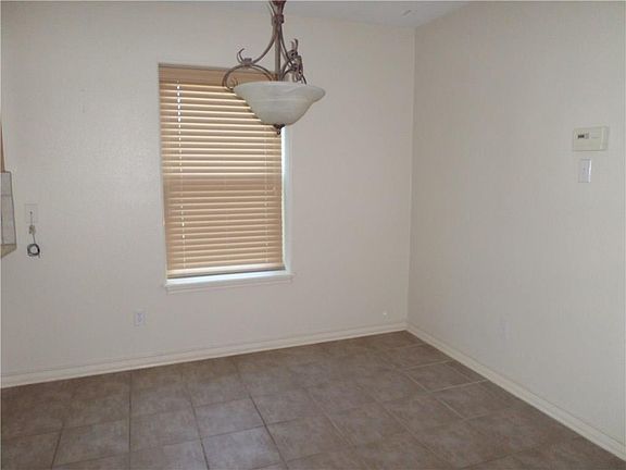 5th image of 228 Paloma St