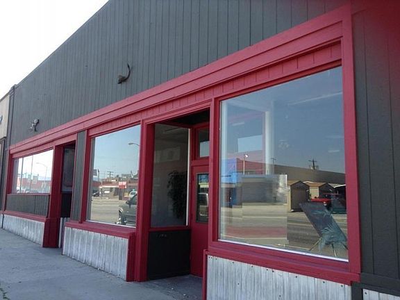 3rd image of 800 S Wenatchee Ave