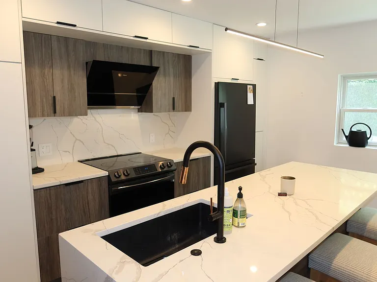 166 W Laurel St — Photo 4