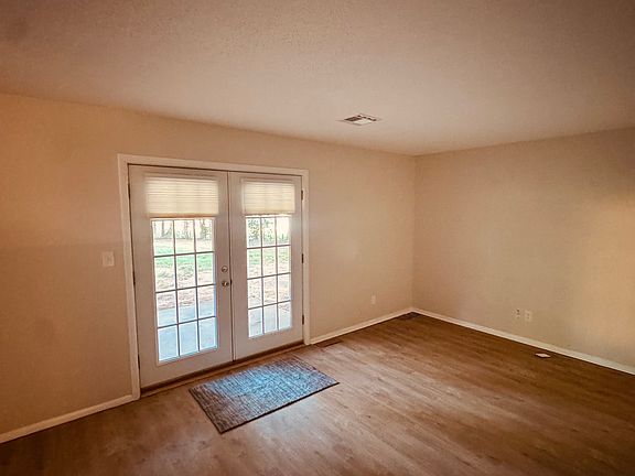 2nd image of 312 Sunnyside Pl