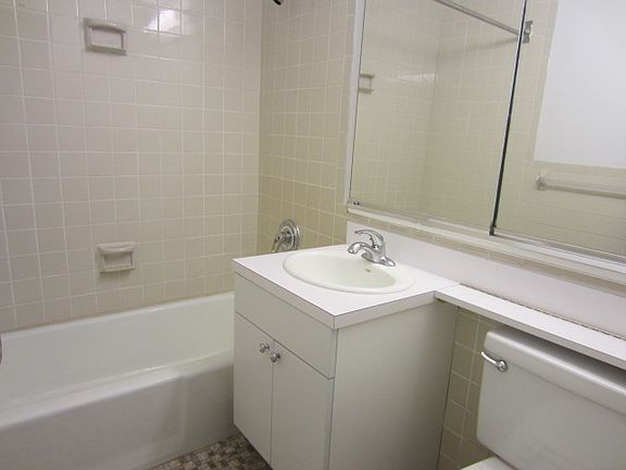 4th image of 304 E 20th St APT Lld