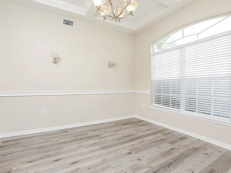 1052 Sadie Ln — Photo 5