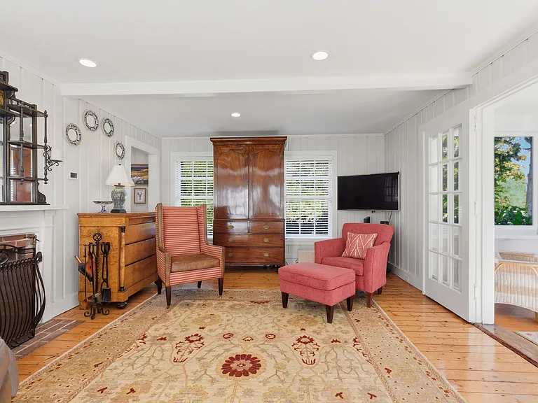 11 Friendship Ln — Photo 4