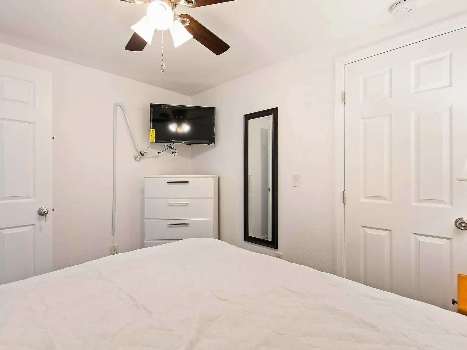 4 bed, 2.0 bath, 1009 sqft, $1,053 — Photo 3