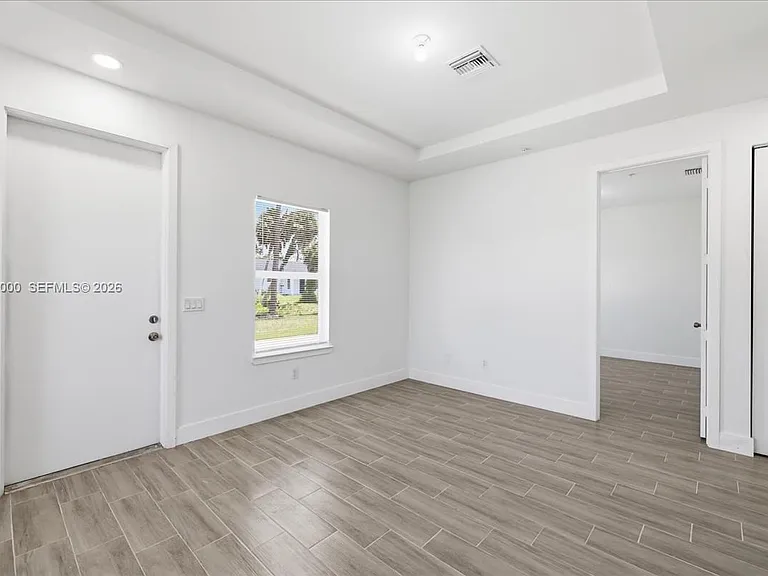 195 Port Charlotte #C — Photo 11