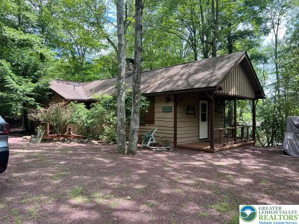 40 Crest Dr, Lake Harmony, PA 18624