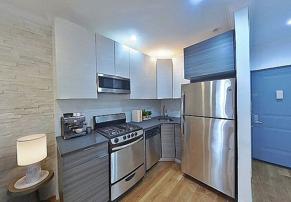 4th image of 45 Carmine St APT 3D