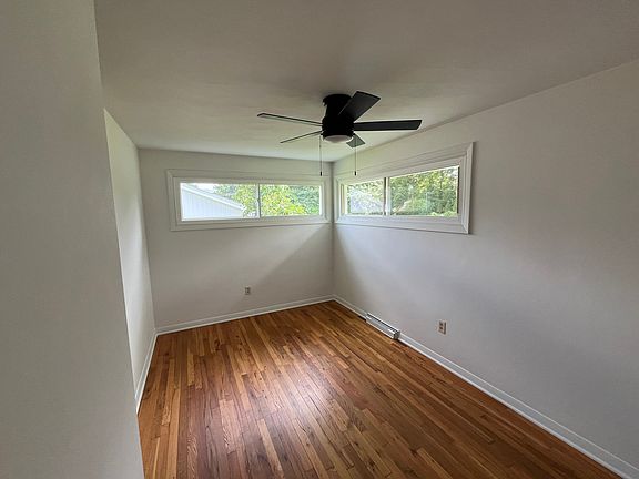 5th image of 122 Suburban Ave