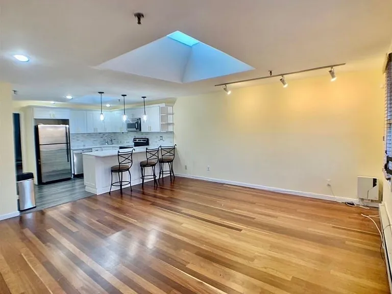 84 Monroe St #4 — Photo 5
