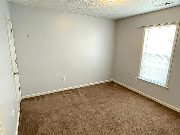 220 John Ct — Photo 11