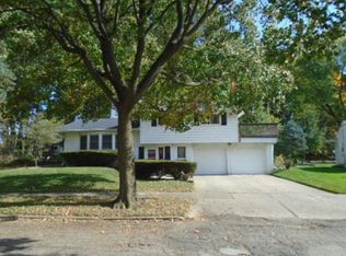 2711 Cooley Dr, Lansing, MI