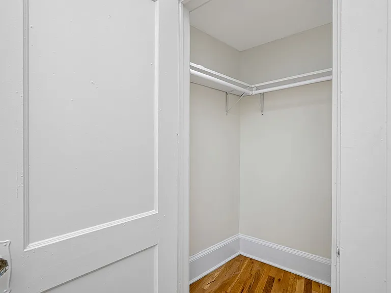 2115 W Hills Ave — Photo 28