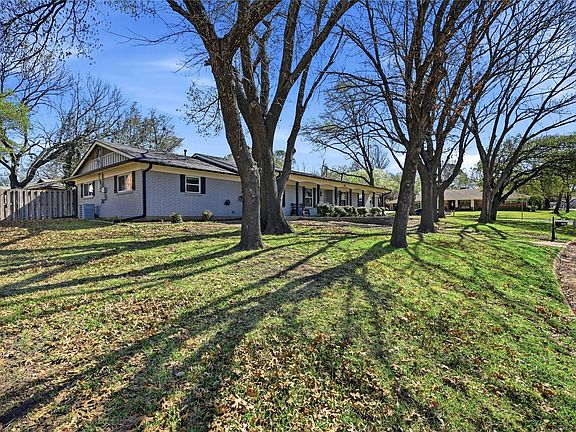 2nd image of 1507 Greenbrier Dr