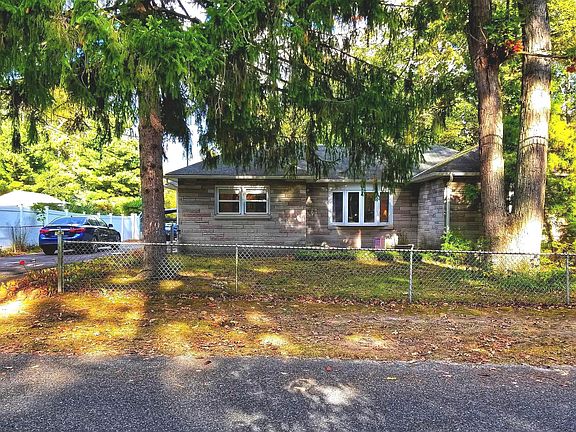 2nd image of 10 Oak Ave