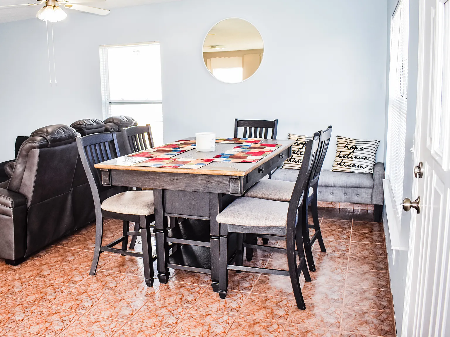 2 bed, 1040 sqft, $2,500 — Photo 2
