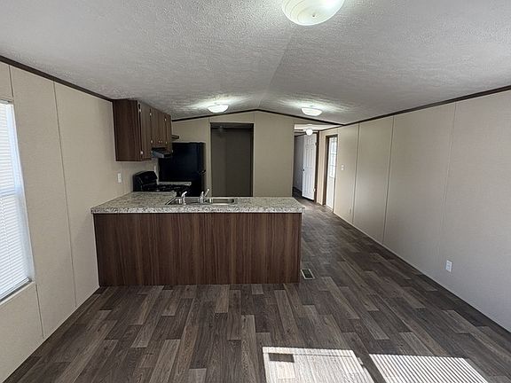 3rd image of 19 Amos Valley Dr