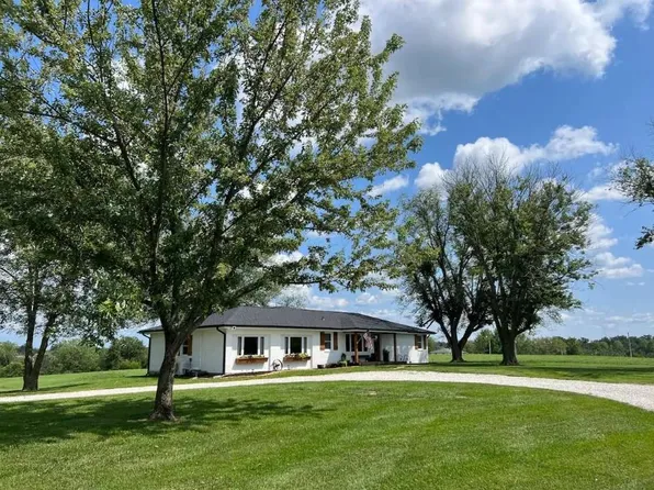 1106 Walnut St, Macon, MO 63552