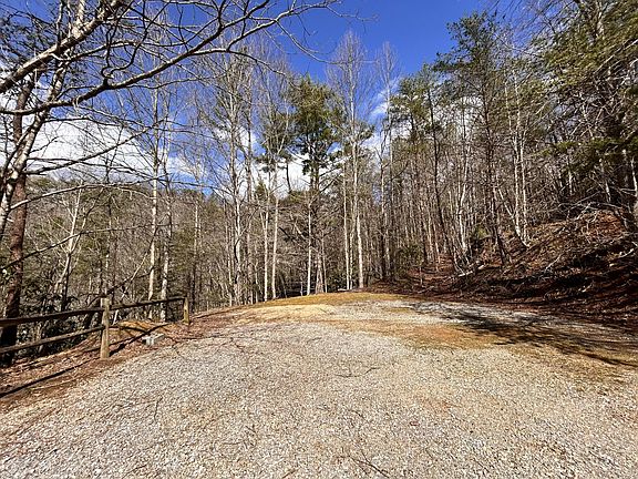 3rd image of 2 Deer Path Ln