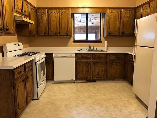 3rd image of 617 Ashurst Dr