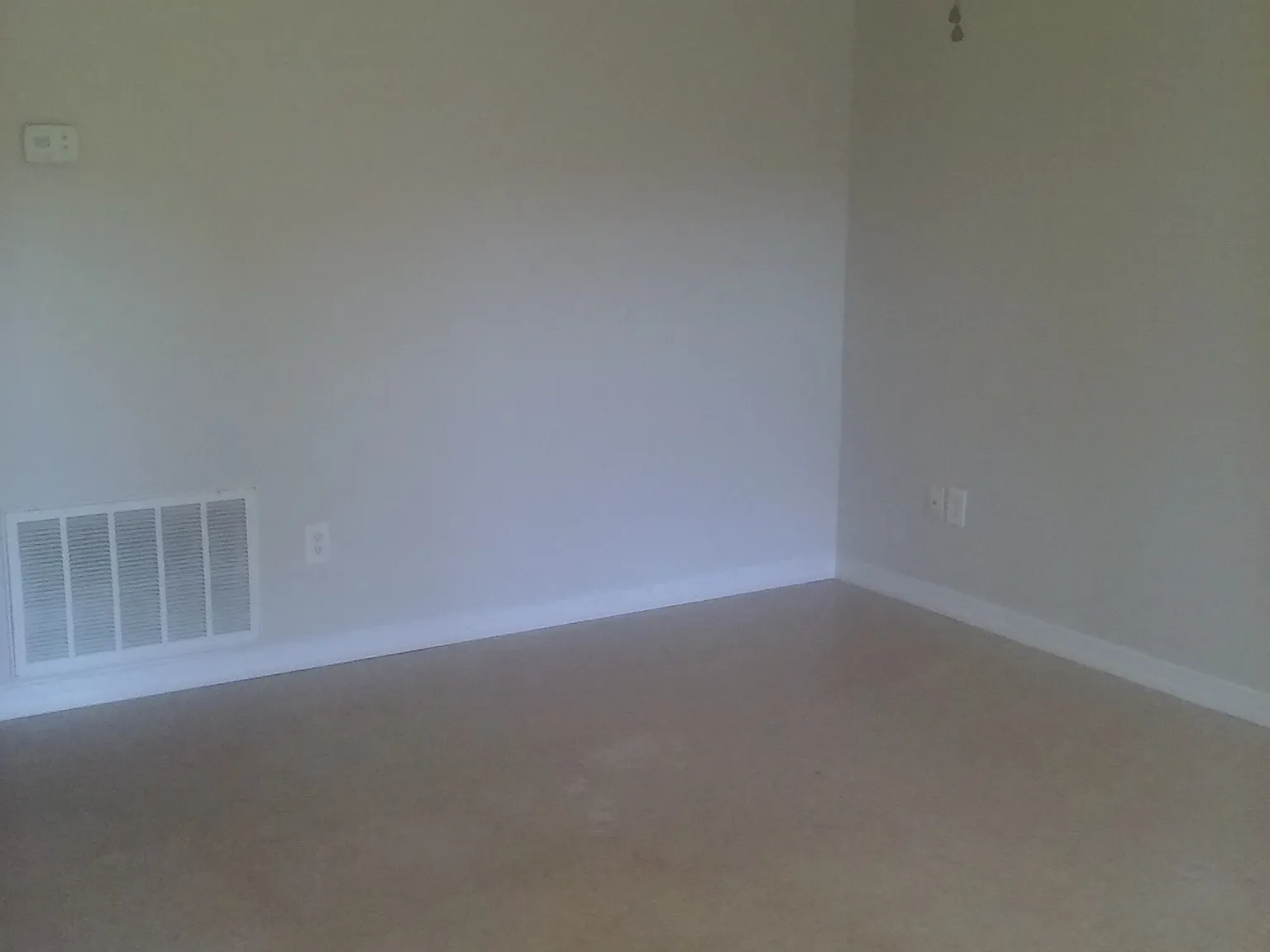 3 bed, 1100 sqft, $1,300 — Photo 4