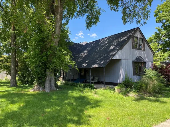 1615 Jackson Ave, Charleston, IL 61920