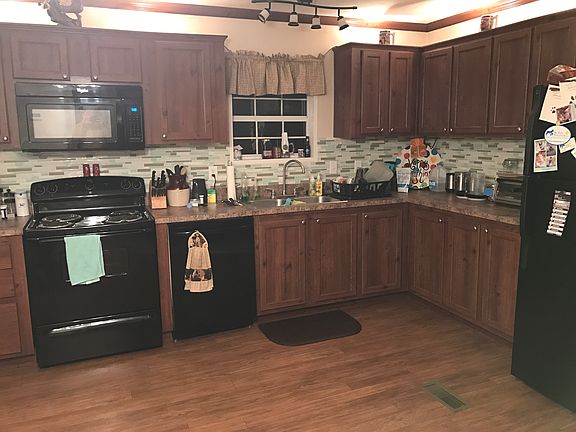 2nd image of 8495 Manor Dr