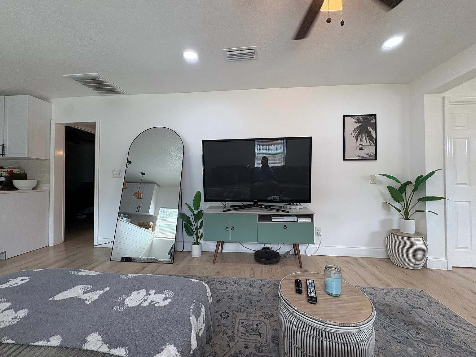 3 bed, 848 sqft, $2,100 — Photo 4