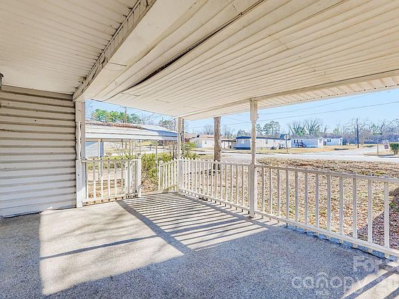 2nd image of 901 Klondale St