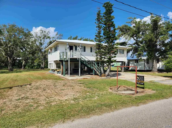 177 Oak St, Grand Isle, LA 70358
