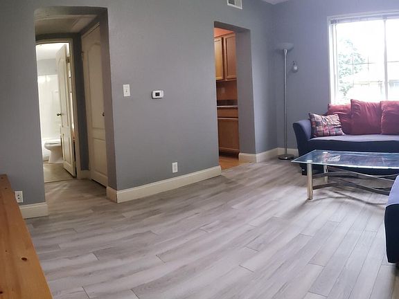 2nd image of 516 Grandview Ct