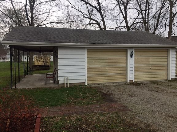 Double car garage + patio 