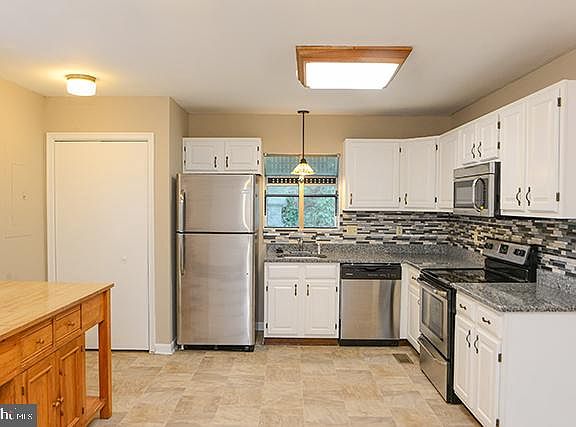 3rd image of 204 Walden Dr