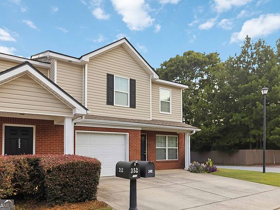 3rd image of 342 Tara Commons Cir