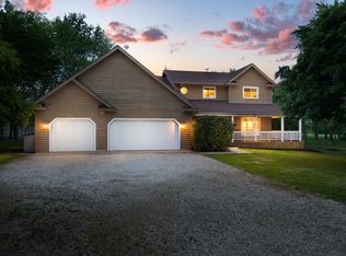 12 Pioneer Ct, Oswego, IL 60543