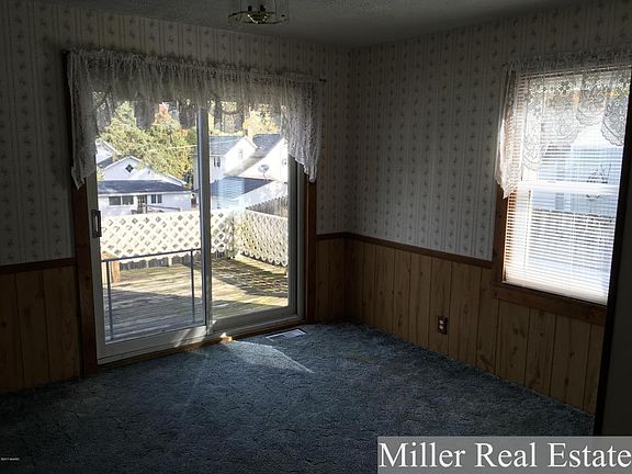 5th image of 629 W Grand St