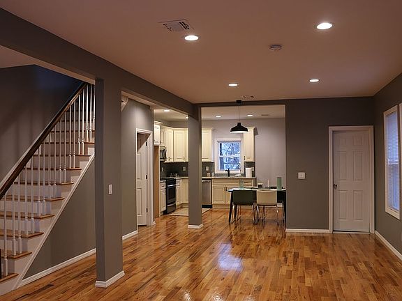 3rd image of 146 Westervelt Ave