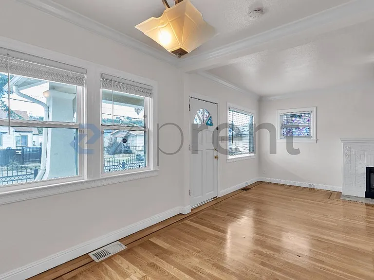 8521 Dowling St — Photo 6