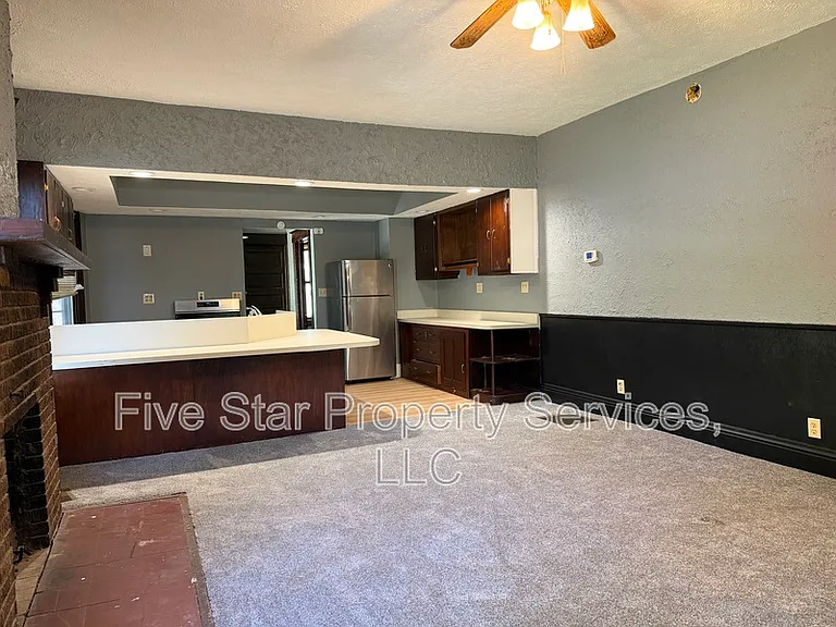 229 W Allen St — Photo 5